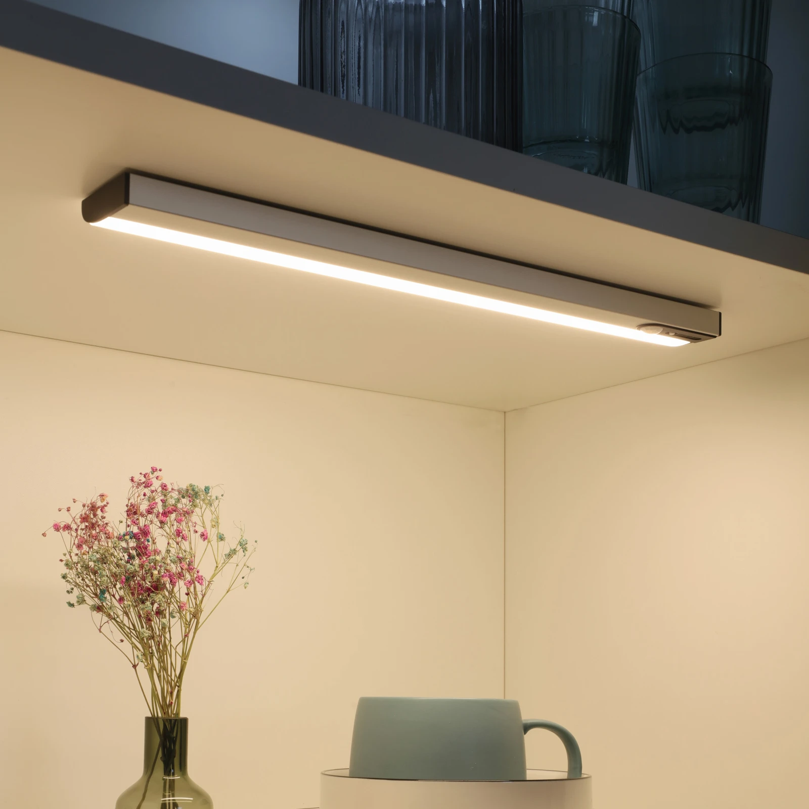 Sensorlux Cabinet Wardrobe Light 261Mm 100Lm 3000K With Pir Sensor Rechargeable Battery - Image 4