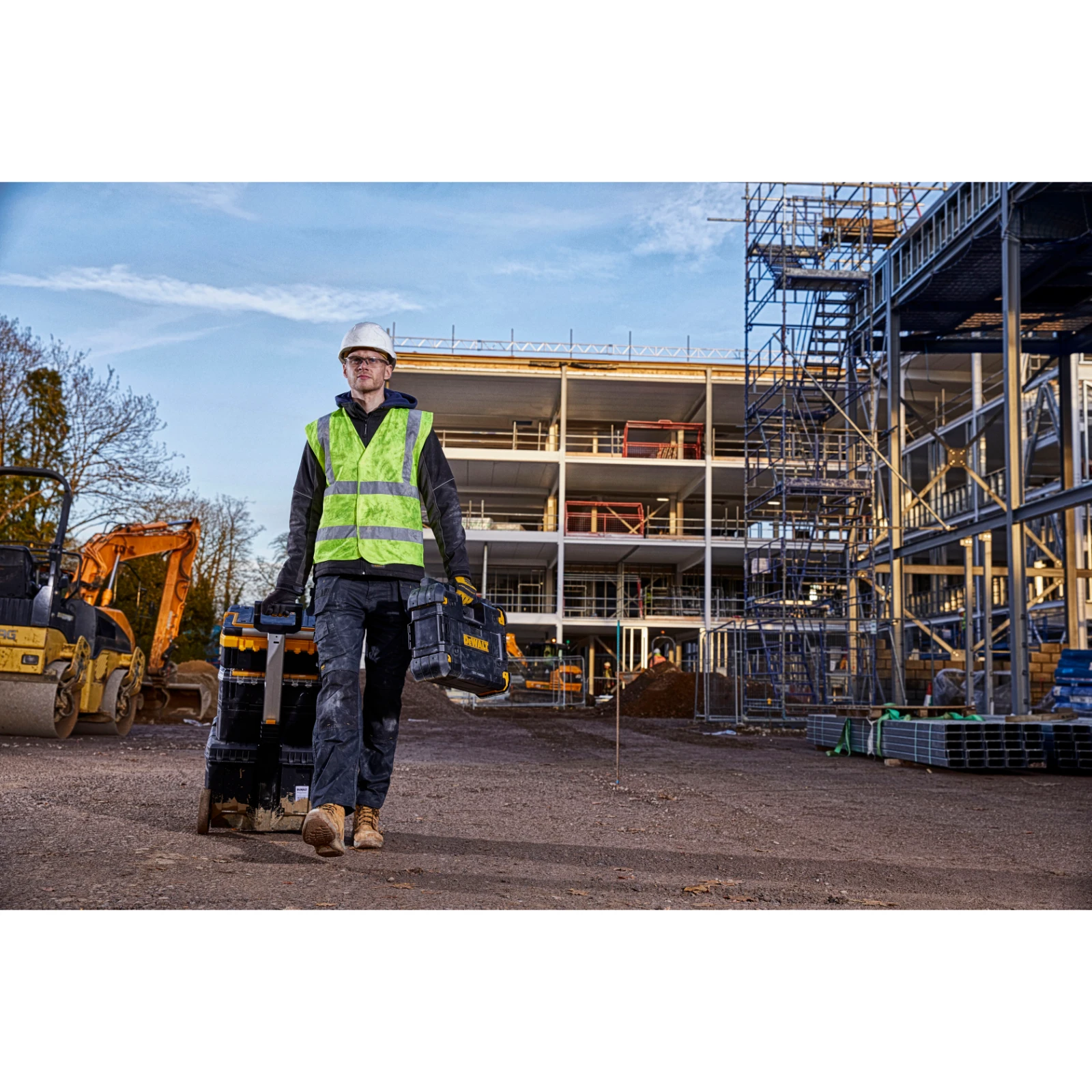 Dewalt DWST1-81079 Tstak Radio 240V & Li-Ion Bare Unit