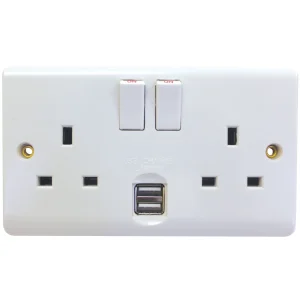 Designa 21SS132DPU3 2 Gang 13A Double Pole Switched Double Socket White Includes 2 X 3.0A USB Sockets