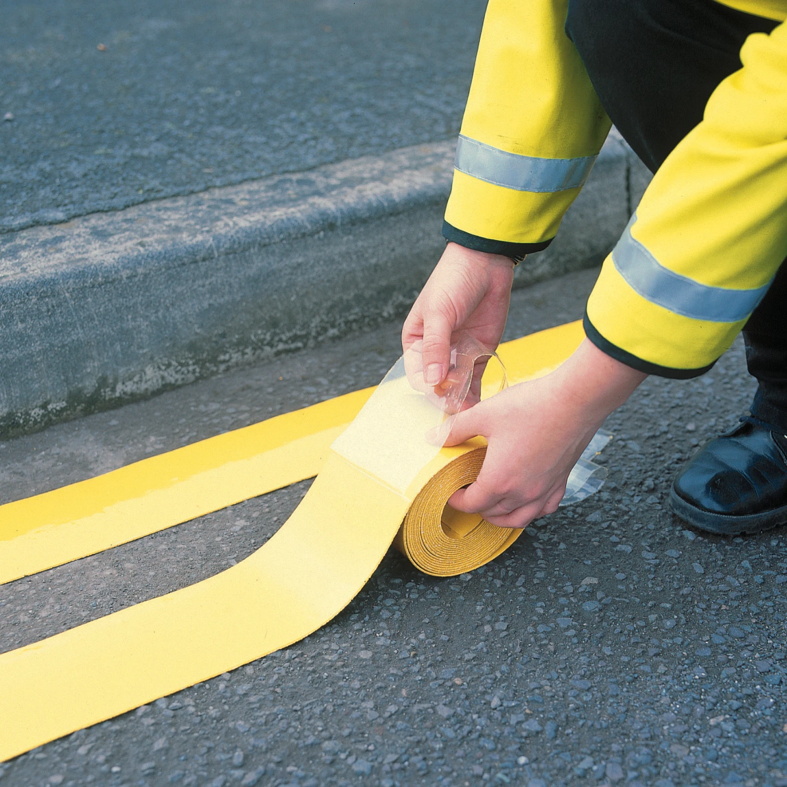 Visiline 75mm x 5m Road Marking Roll Yellow - Image 3