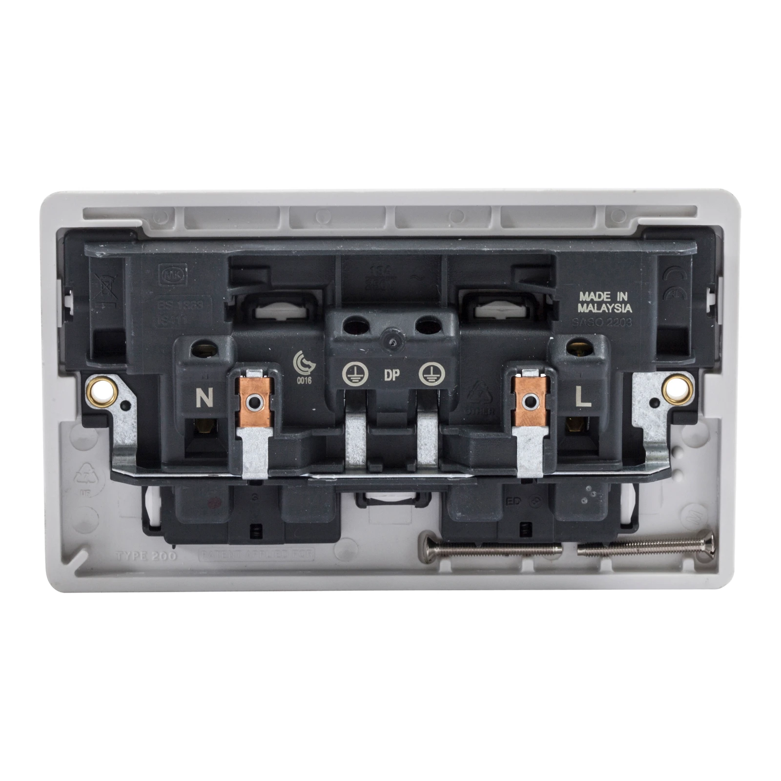 MK Logic Plus Socket 2 Gang Switched DP Dual Earth Outboard Rocker 13A White - Image 4