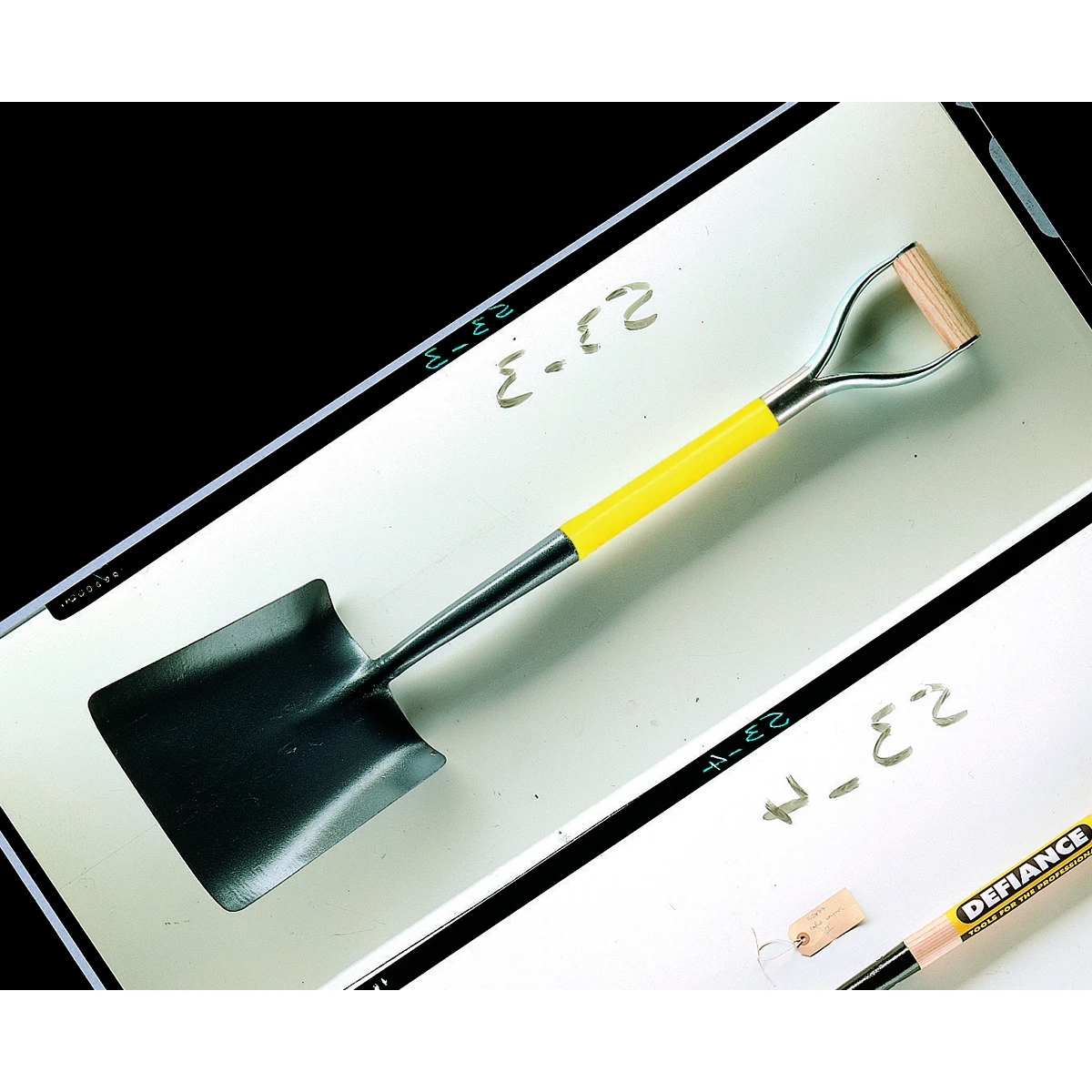 Fibreglass Square Mouth No.2 Shovel Black - Image 3