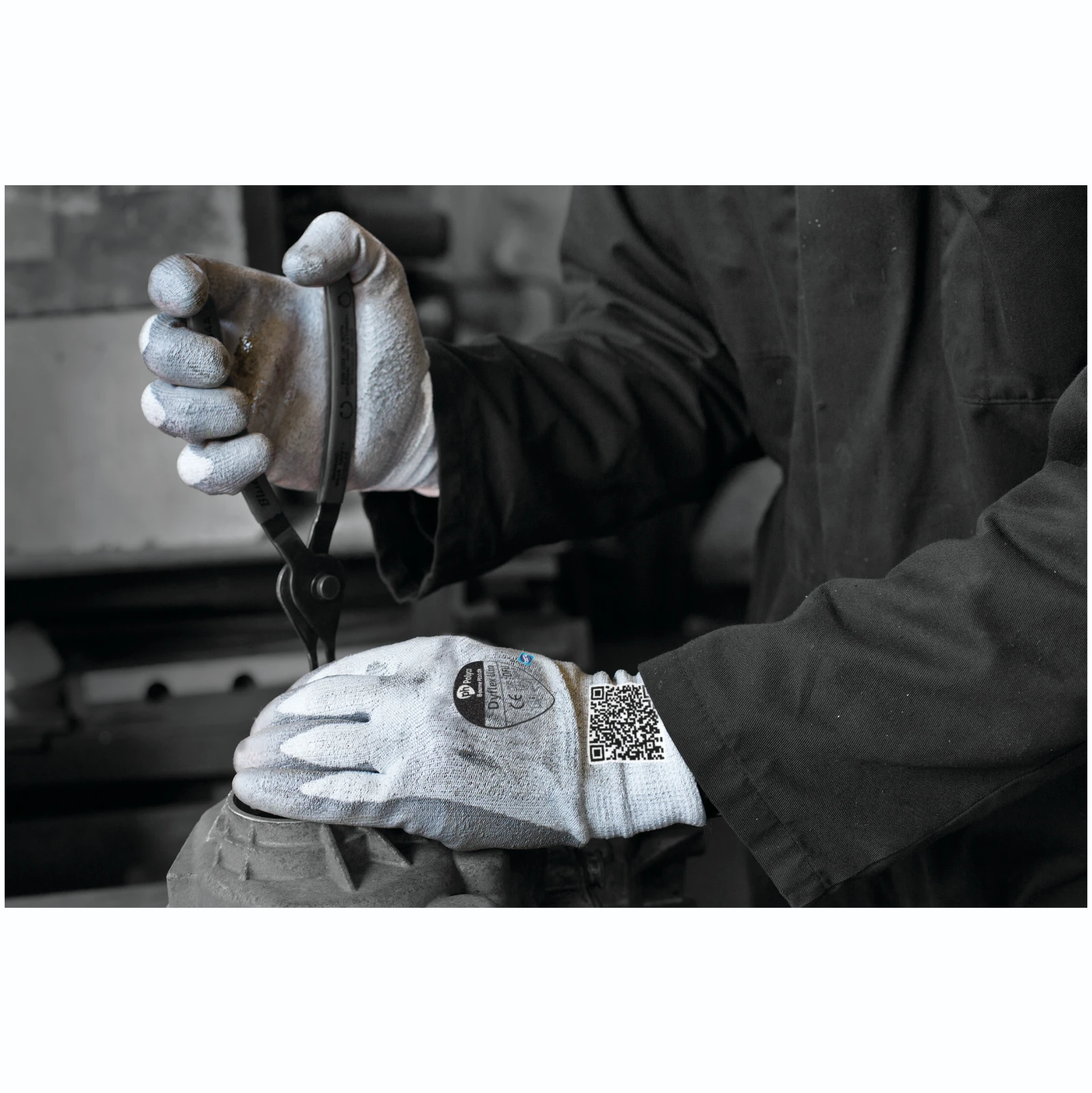 Size 10 Dyflex Ultra Polyurethane Palm Coated Dyneema Cut 5 Glove