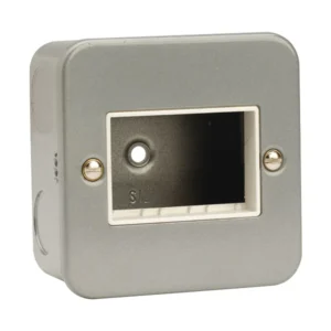 Click Essentials Frontplate 1 Gang 3 Aperture Metal Clad