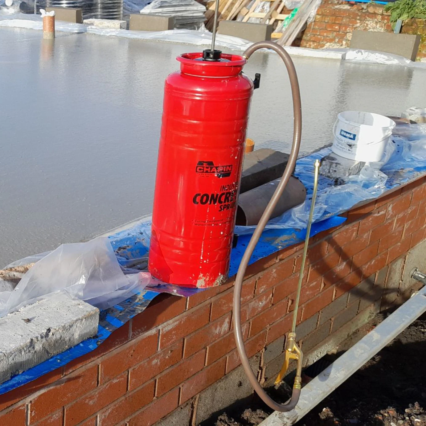 Chapin Red Metal Bodied Sprayer 13.2Ltr - Image 3