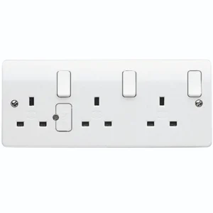 MK Socket 3 Gang Switched DP Dual Earth 13A White