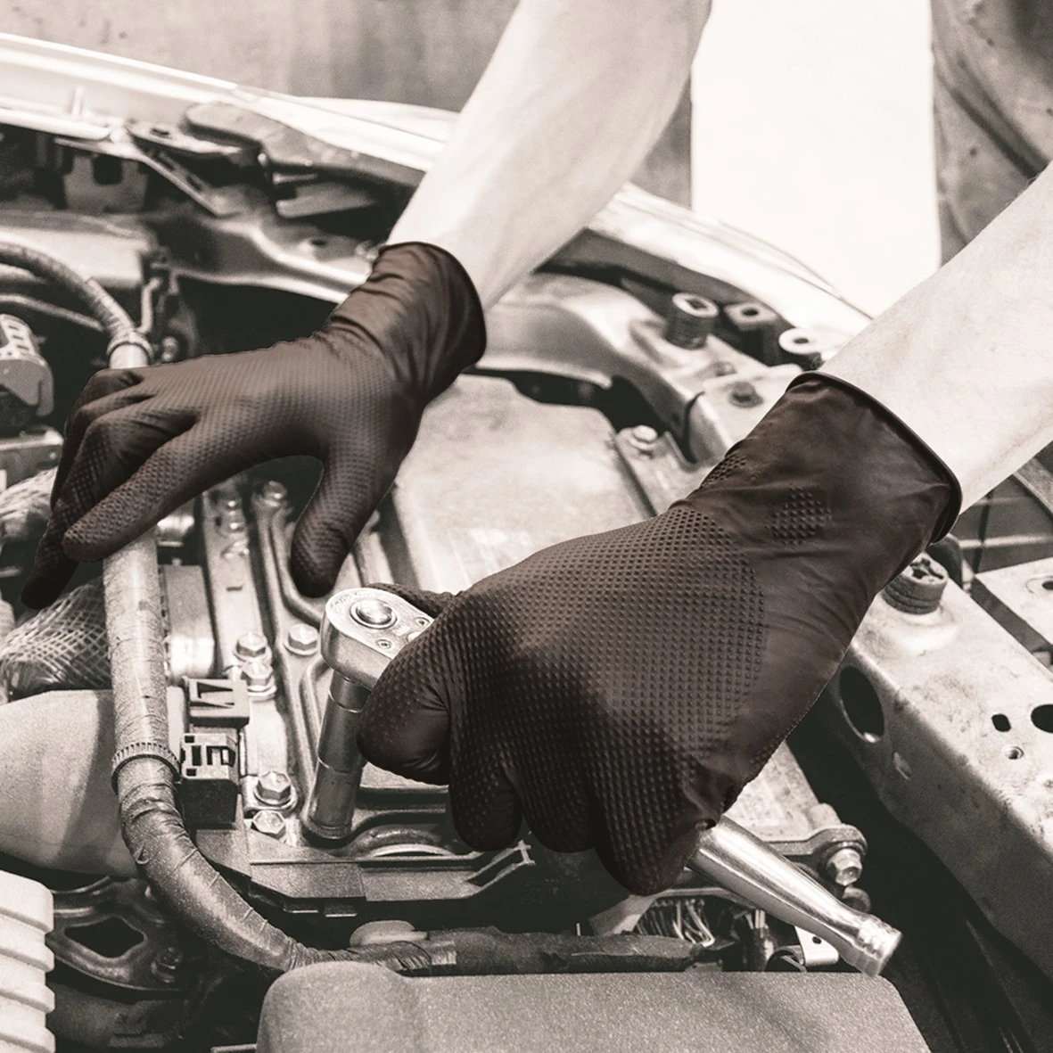 6.5g Black Nitrile Disposable Glove Powder Free Diamond Grip EN374 - Food Approved Size M - Image 2