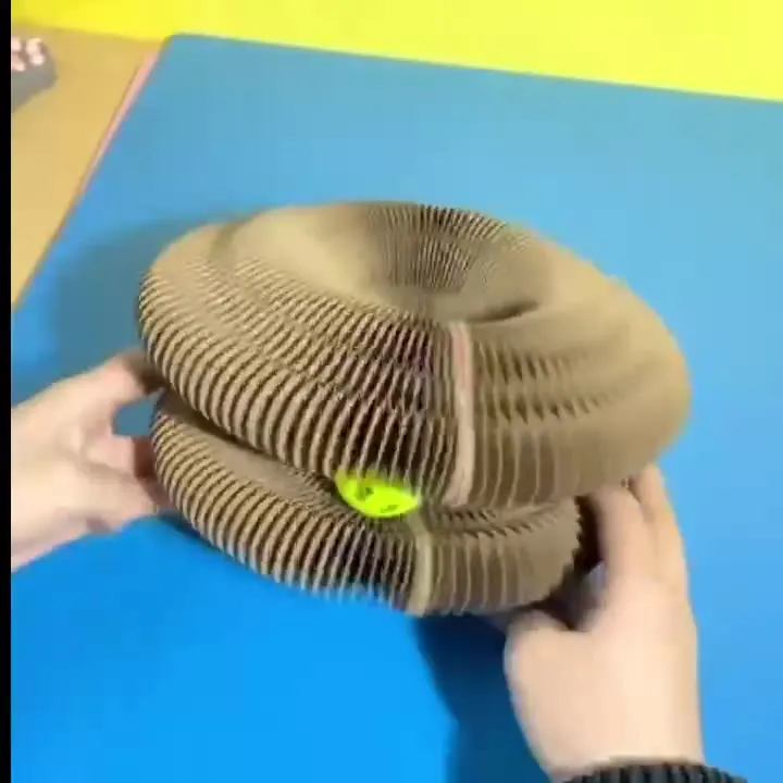 Wholesale Kitty Kurlz Accordion Cat Scratcher Direct From Factory Magnetic Packaging Nail Grinding Interactive Kitty Scratch Toy Pack of 36 - Image 2