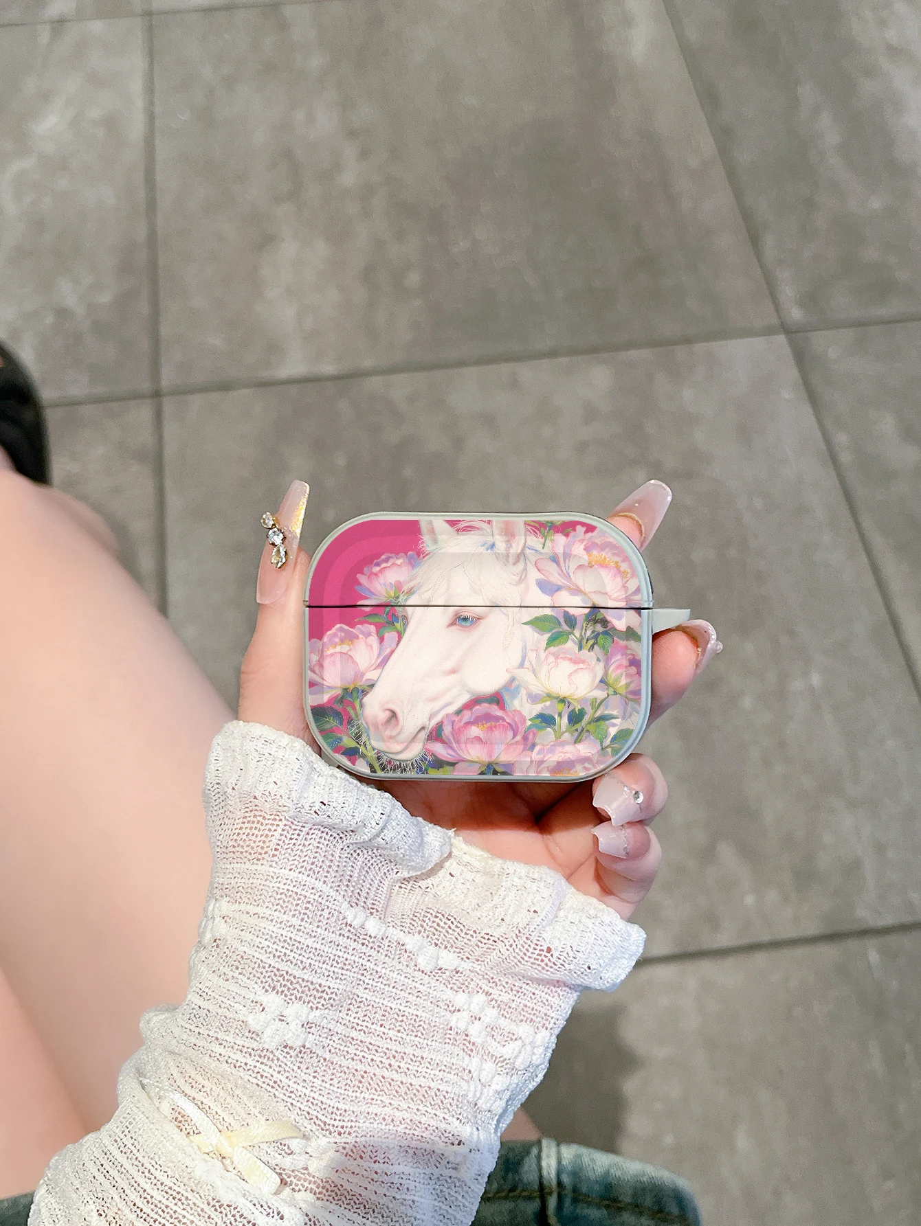 Eco-Friendly TPU Floral White Horse for Case for Pro 2/4/3 with Shockproof Design and Keychain - Image 4