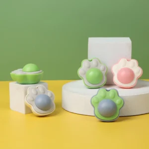 Factory Directly Wholesale New Custom Cat Chew Catnip Ball Grinding Teething Interactive Cleaning Teeth Mint Spin Ball Pack of 50