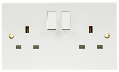 Niglon Socket 2 Gang SP Switched Twin Earths 13A White