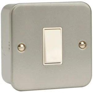 Click Scolmore Switch 1 Gang 2 Way&Box 10A Metalclad