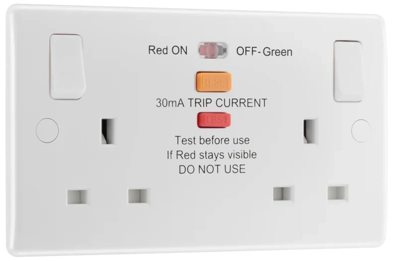 Luceco Moulded White Round Edge 2 Gang 13A Type A RCD 30mA 3120W Max Load 1 Pole Switched Socket - Image 3