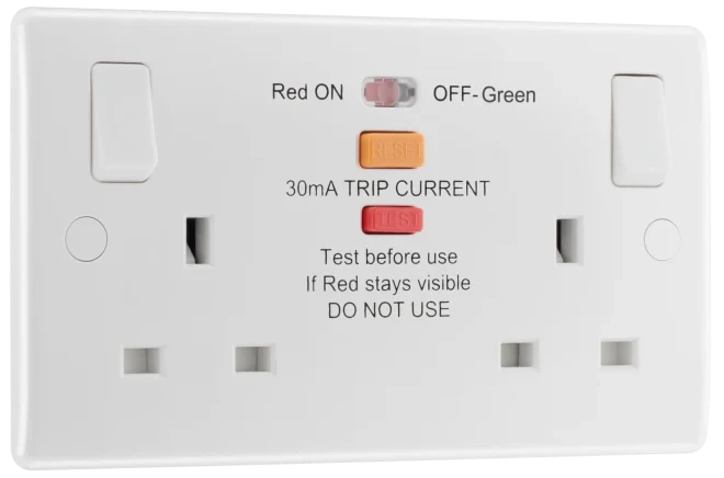 Luceco Moulded White Round Edge 2 Gang 13A Type A RCD 30mA 3120W Max Load 1 Pole Switched Socket - Image 4