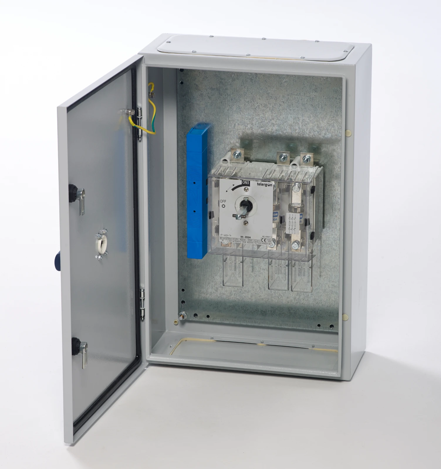 Newlec Switchfuse Isolator TP+N IP65 Metal Clad C/W 200A Fuses - Image 2