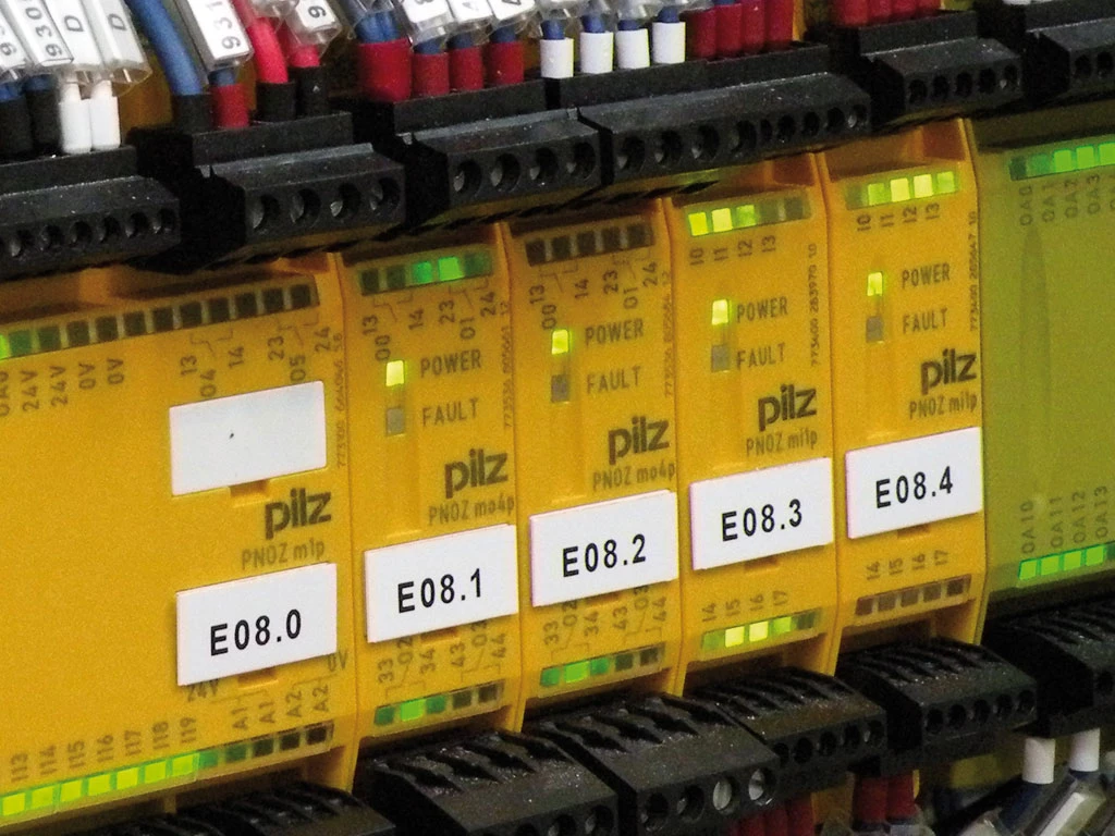 Cembre 20X96mm White Pvc Adhesive Legend - Image 2