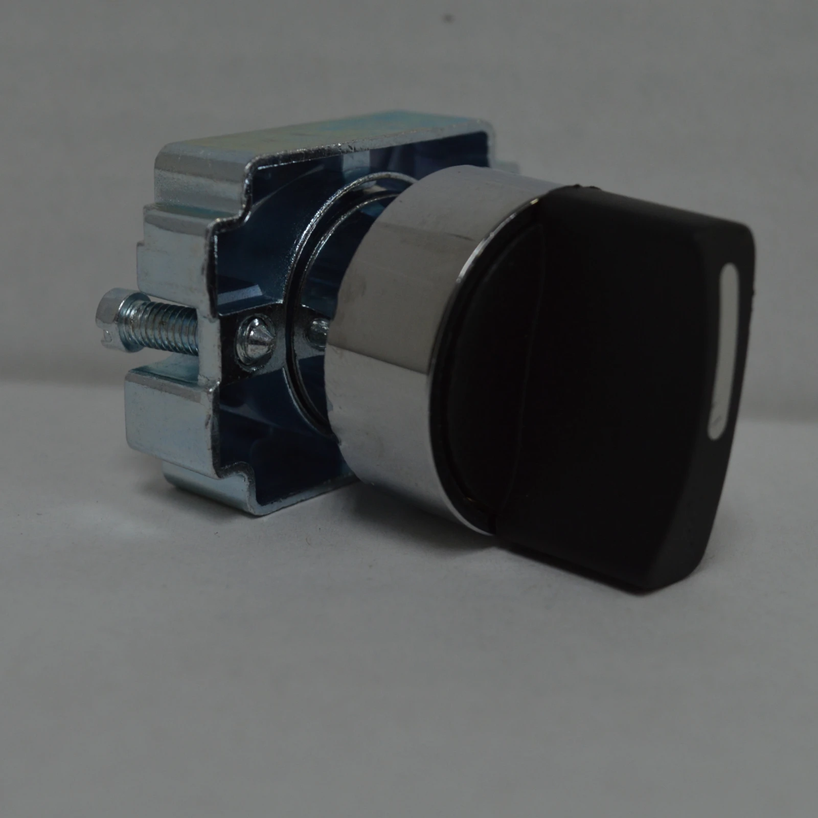 Newlec Selector Switch 2 Position (Stay Put) 22mm IP65