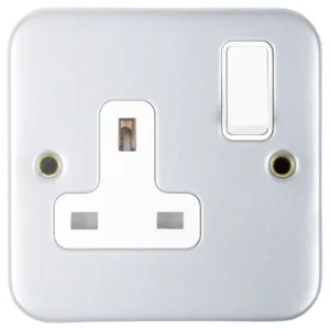 Newlec Metal Clad 13A 1 Gang Switched Socket